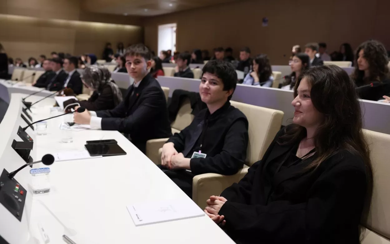 NİLÜFER’DE GENÇLERİN SÖZÜ KAĞIT ÜZERİNDE KALMIYOR