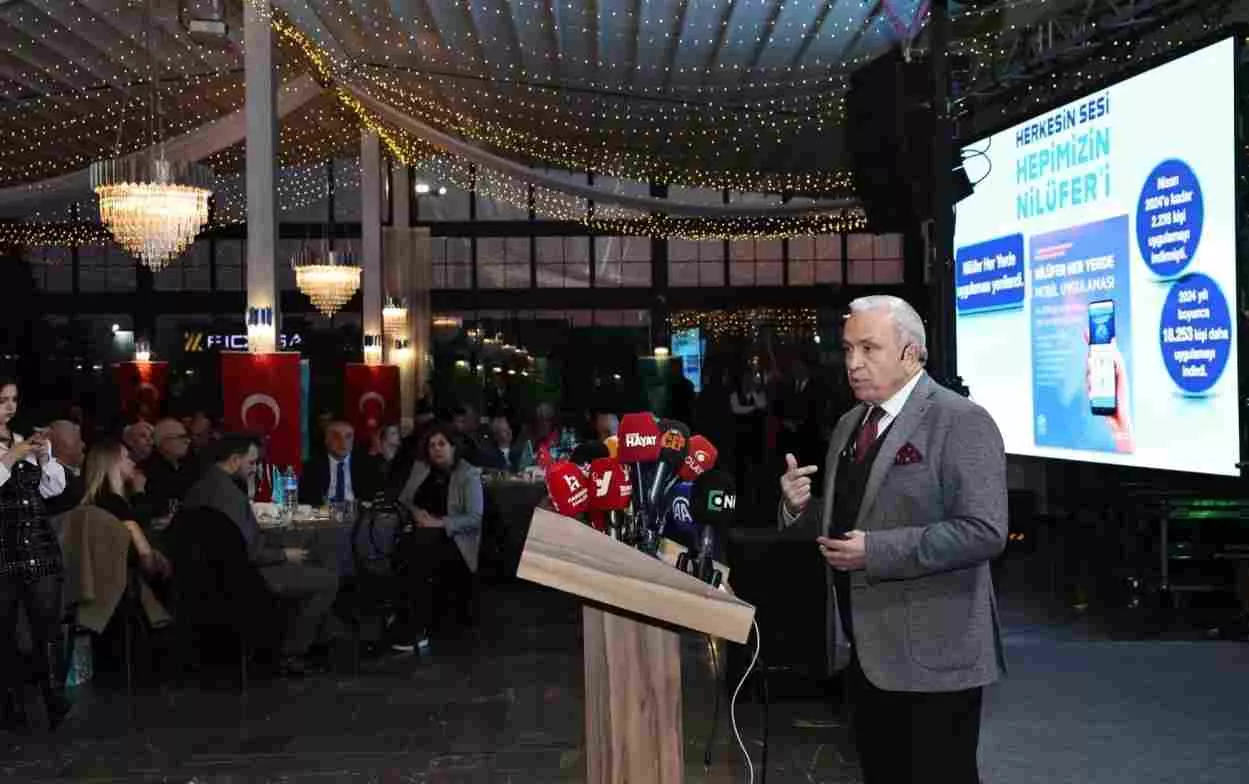   Nilüfer Belediye Başkanı Şadi Özdemir, düzenlenen yıllık değerlendirme toplantısında basın mensupları ile bir araya geldi.