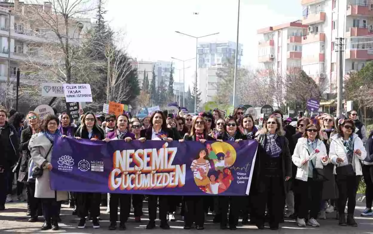 Nilüfer Belediyesi ve Nilüfer Kent Konseyi iş birliğiyle hazırlanan 8 Mart Dünya Kadınlar Günü programı, 2 Mart’ta başlıyor. Bir hafta boyunca sürecek etkinliklerde söyleşiler, paneller, atölyeler ve film gösterimleri yer alırken; program 8 Mart’ta yürüyüş ile sona erecek.